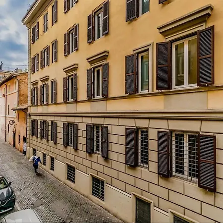 Elegante A 200 M Dal Vaticano Řím